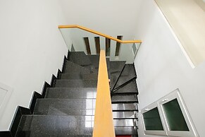 Sunflower Boutique Studio Apartment