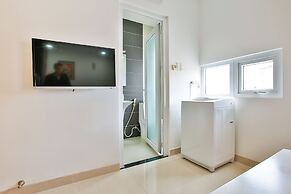 Sunflower Boutique Studio Apartment