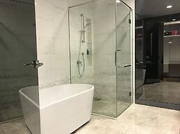 LUMA At Platinum Suite