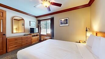 Horizons 4 168 Updated Upstairs Unit with Private Washer Dryer, Walk t