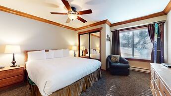 Horizons 4 168 Updated Upstairs Unit with Private Washer Dryer, Walk t