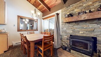 Horizons 4 168 Updated Upstairs Unit with Private Washer Dryer, Walk t