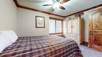 Horizons 4 166 Updated Upstairs Unit with Private Washer Dryer, Walk t