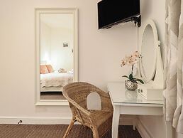Maritime Mews, 6 The Oakleys