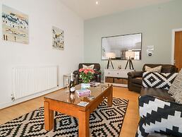 Maritime Mews, 6 The Oakleys