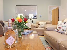 Maritime Mews, 6 The Oakleys