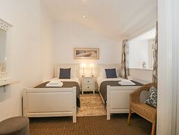 Maritime Mews, 6 The Oakleys