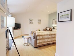 Maritime Mews, 6 The Oakleys