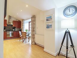 Maritime Mews, 6 The Oakleys