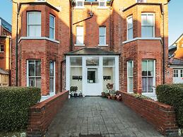 Carisbrooke House, Apartment 6