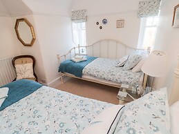 Iona 10 Palace Street East