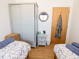 Maelog, 14 Tides Reach