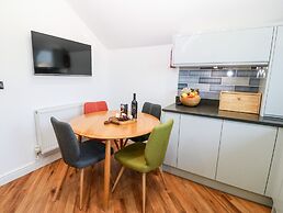 Maelog, 14 Tides Reach