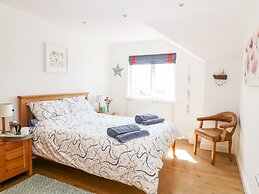 Maelog, 14 Tides Reach