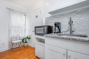 Racpanos Modern Stay on Forrest Street