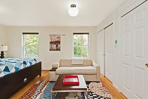 Racpanos Modern Stay on Forrest Street