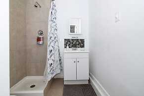 Racpanos Modern Stay on Forrest Street