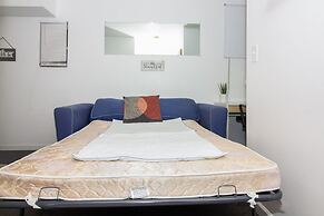 Racpanos Modern Stay on Forrest Street