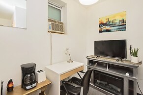 Racpanos Modern Stay on Forrest Street