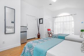 Racpanos Modern Stay on Forrest Street