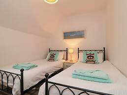 Dotty's Sunshine Cottage