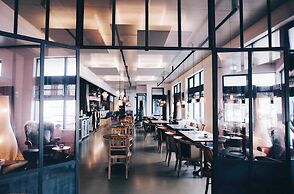 Eyja Guldsmeden Hotel