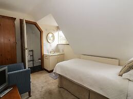 The Lodge off High Street