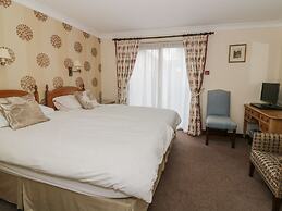 The Lodge off High Street