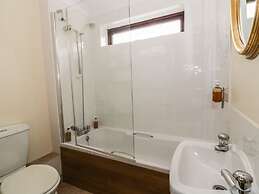 The Lodge off High Street