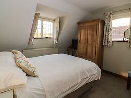 The Lodge off High Street