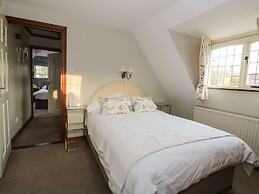 The Lodge off High Street