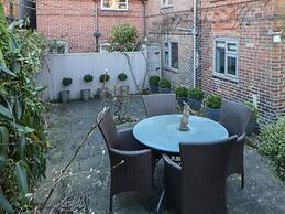 The Old Clock Makers