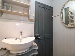 The Old Clock Makers