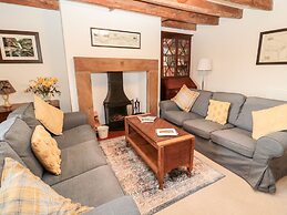 2 Redeswood Cottages