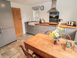 2 Redeswood Cottages