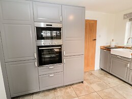 2 Redeswood Cottages