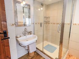 4 Greencross Cottages