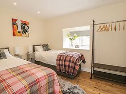 Rhianwen, Plas Moelfre Hall Barns