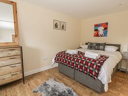 Rhianwen, Plas Moelfre Hall Barns