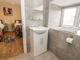 Rhianwen, Plas Moelfre Hall Barns