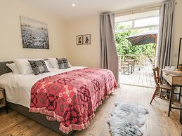 Rhianwen, Plas Moelfre Hall Barns