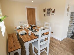 Rhianwen, Plas Moelfre Hall Barns