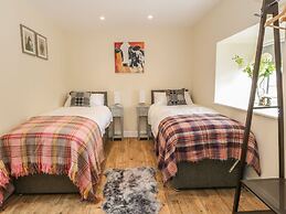 Rhianwen, Plas Moelfre Hall Barns