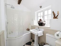 Blenheim Edge, The Causeway