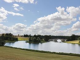 Blenheim Edge, The Causeway