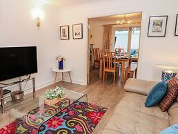 2 Carr Farm Close