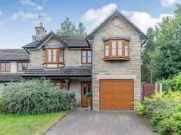 2 Carr Farm Close
