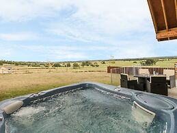 Swan Lodge Castle Farm