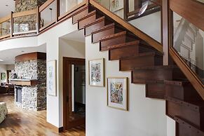 East Hampton Art House Bed & Breakfast