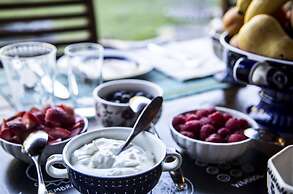 East Hampton Art House Bed & Breakfast
